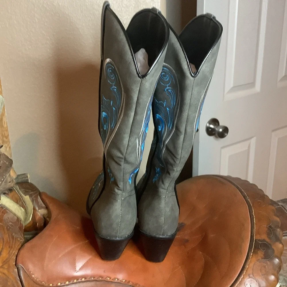 DEAL ALERT!!! Western Turquoise Embroidered Cowgirl Boots NEW in package - Picture 5 of 6